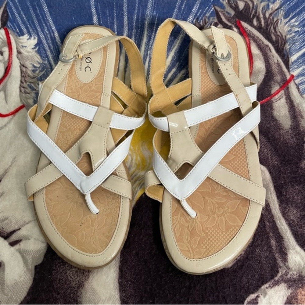 B.O.C white & tan sandals womens size 9
